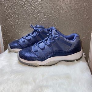 Jordan 11 retro low Blue Moon